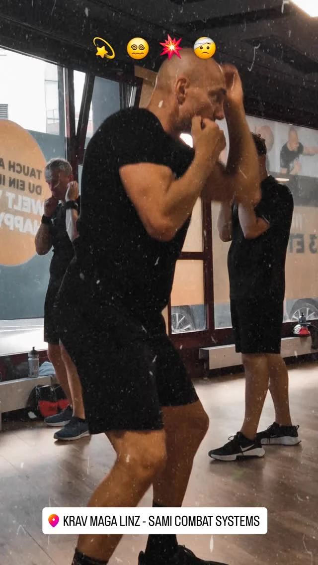 Ellbow-Strike in all variants. 💥💫😵‍💫
Ellenbogen-Techniken in allen Varianten. 
.
.
.
#kravmaga #fitness #linz #kravmagalinz #selbstverteidigung #motivation #samilinz #ulrichgruber #kravmagainstructor #kravmagatraining #kravmagaglobal
